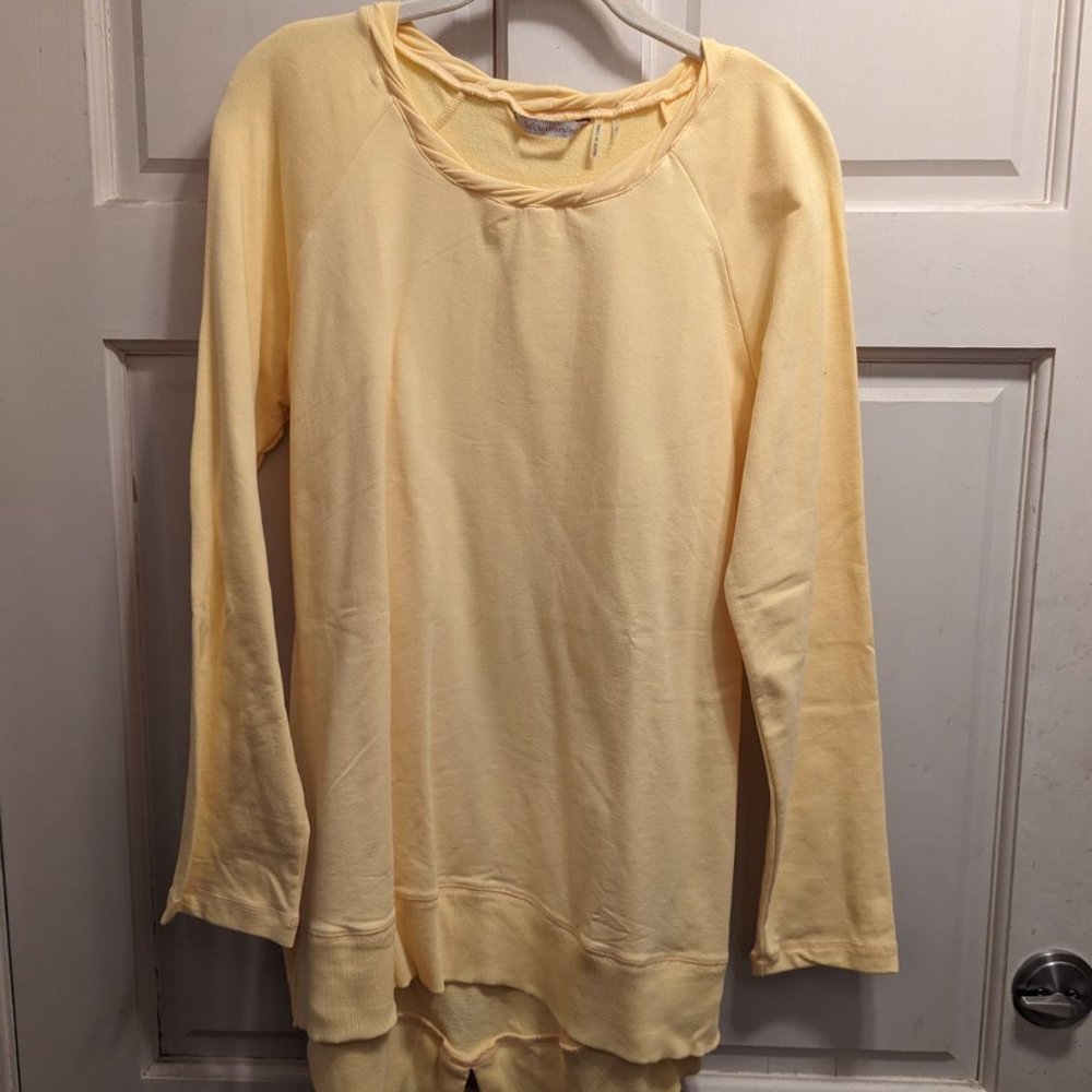Sweatshirt lightweight NWOT beautiful Yellow Soft Surroundings Size Medium